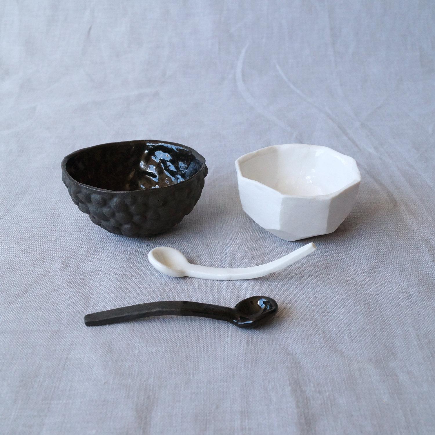 black and white cruet set, porcelain pinch pots, ceramic cruet set, ceramic spoons, Vanillakiln, salt and pepper pinch pots, 